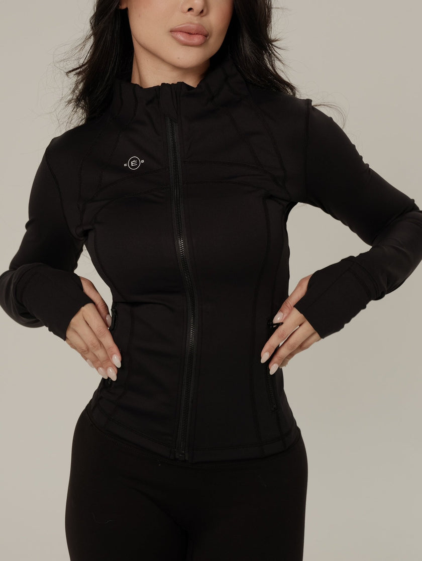 Chaqueta deportiva con detalles - Negro - ELEMÉ BRAND CO. - Top - “Envío a toda Colombia” “Compra segura en línea” “Tienda de ropa en línea”
