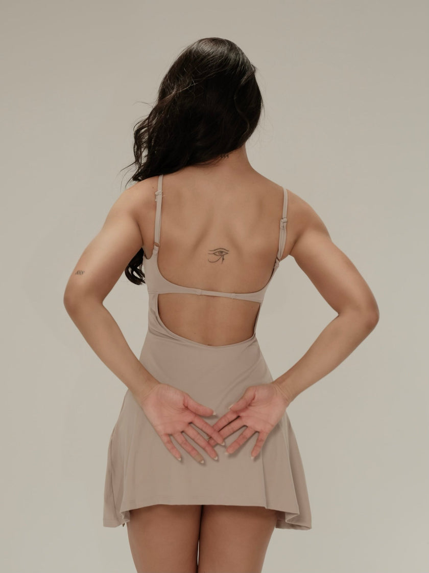 Vestido deportivo con short - Café Claro - ELEMÉ BRAND CO. - Vestido - “Envío a toda Colombia” “Compra segura en línea” “Tienda de ropa en línea”