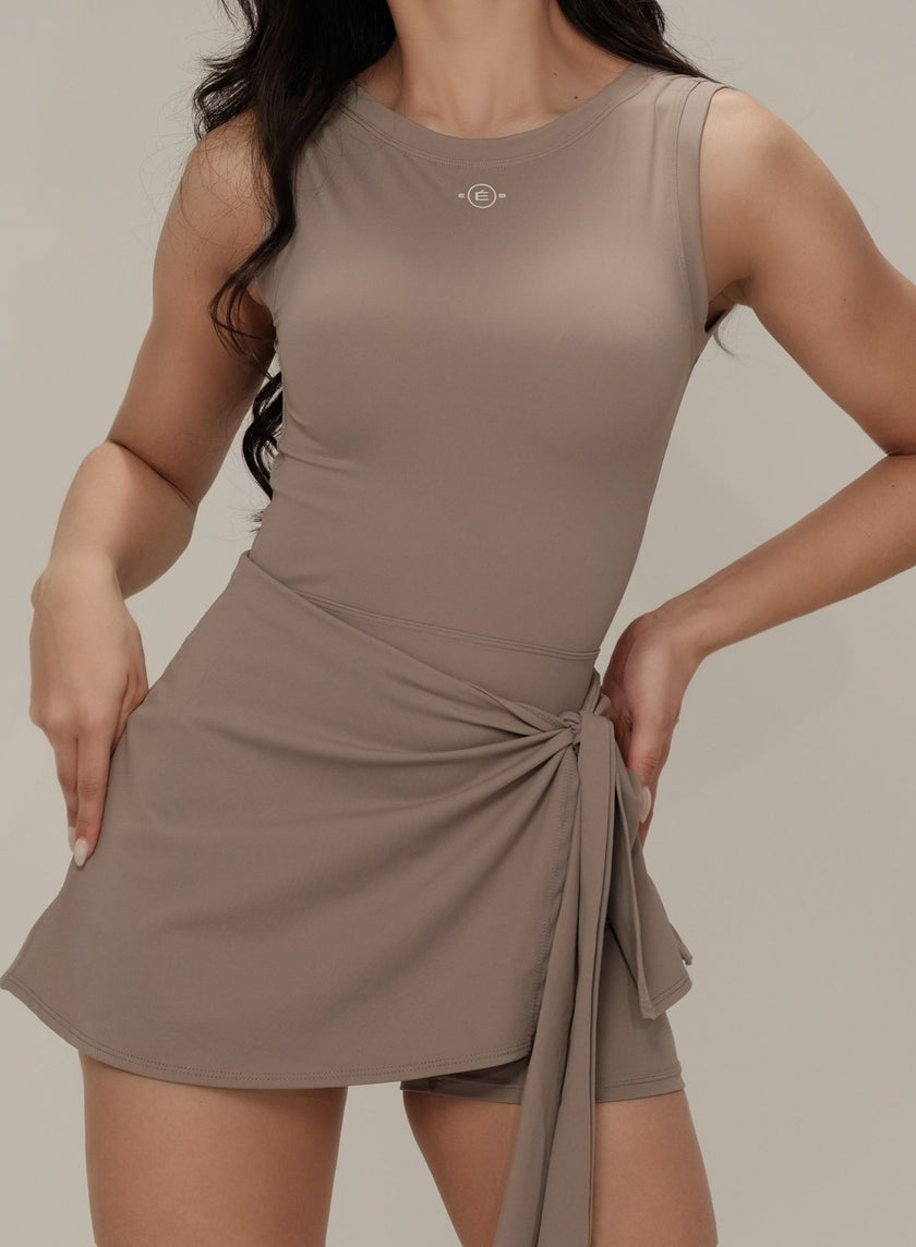 Vestido deportivo falda nudo - Gris - ELEMÉ BRAND CO. - Vestido - “Envío a toda Colombia” “Compra segura en línea” “Tienda de ropa en línea”